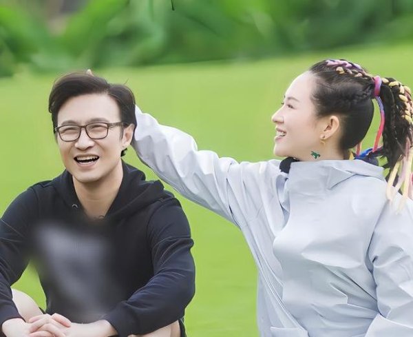 手机百家家乐app安装2026最新版 章子怡10岁妮儿钢琴会前夫汪峰带3孩子全部现身激发全网热议
