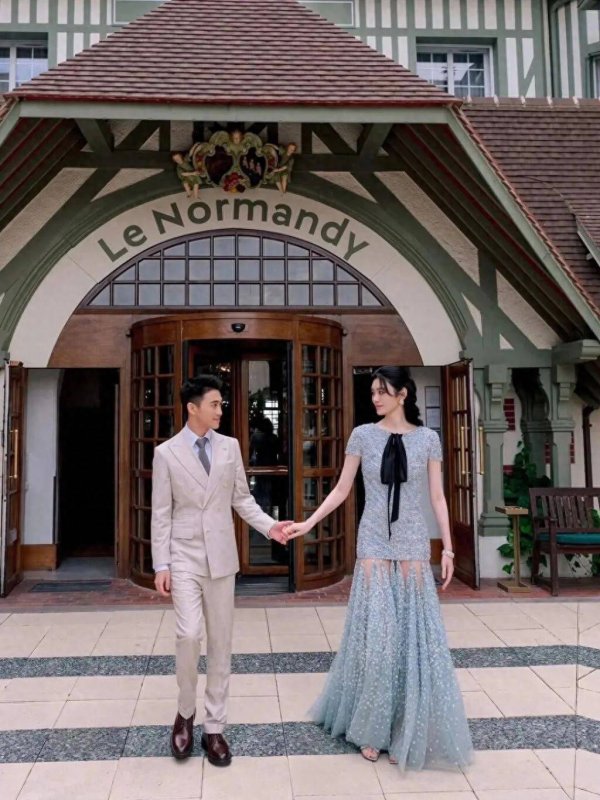 手机百家家乐app官方版 恭喜!何猷君奚梦瑶举办婚典，新娘戴半亿钻石套装，王嘉尔当伴郎