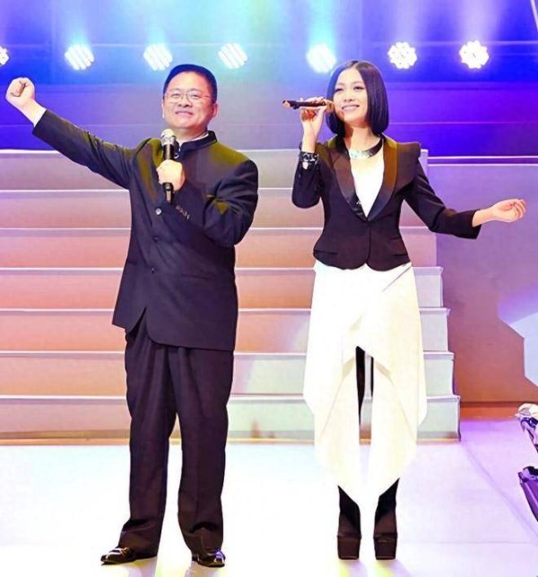 手机百家家乐app官方版 姚贝娜病逝11年，父亲姚峰含泪忏悔：是我的一次谬妄害了她