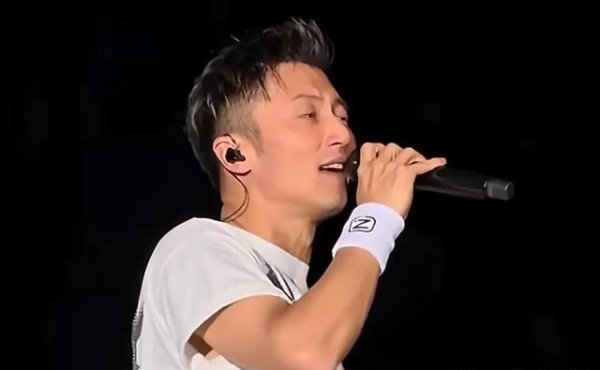 百家乐2026世界杯中国官方下载 不炒作不官宣! 王菲现身谢霆锋演唱会，默然赴约才是真自便!