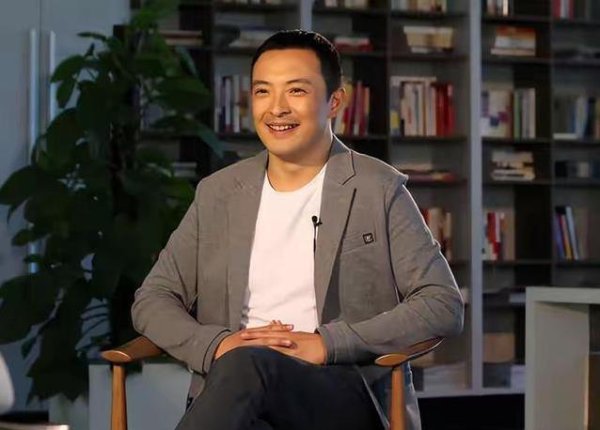 手机百家家乐app安装2026最新版 富大龙12年婚配规定50岁后专注演艺功绩坚执带来哪些新变化