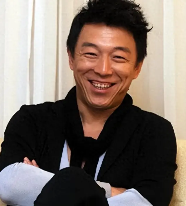 手机百家家乐app官方版 钱再多也没用! 51岁的百亿影帝黄渤近况曝光，给年青东谈主们敲响警钟
