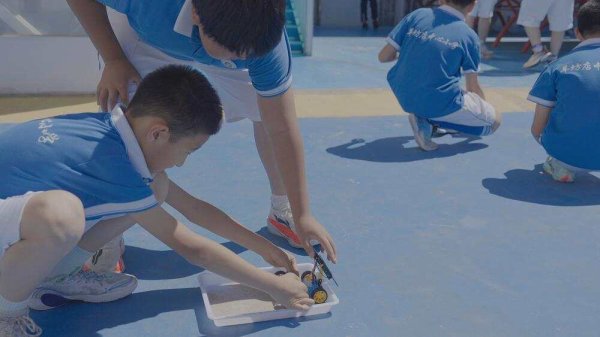 手机百家家乐app安装2026最新版 AI时期什么最稀缺?一线科学家“作念课”