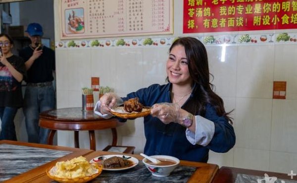 手机百家家乐app官方版 廖碧儿中山大涌文旅之旅 试吃隆都古早味后为何关爱邀约各人前来